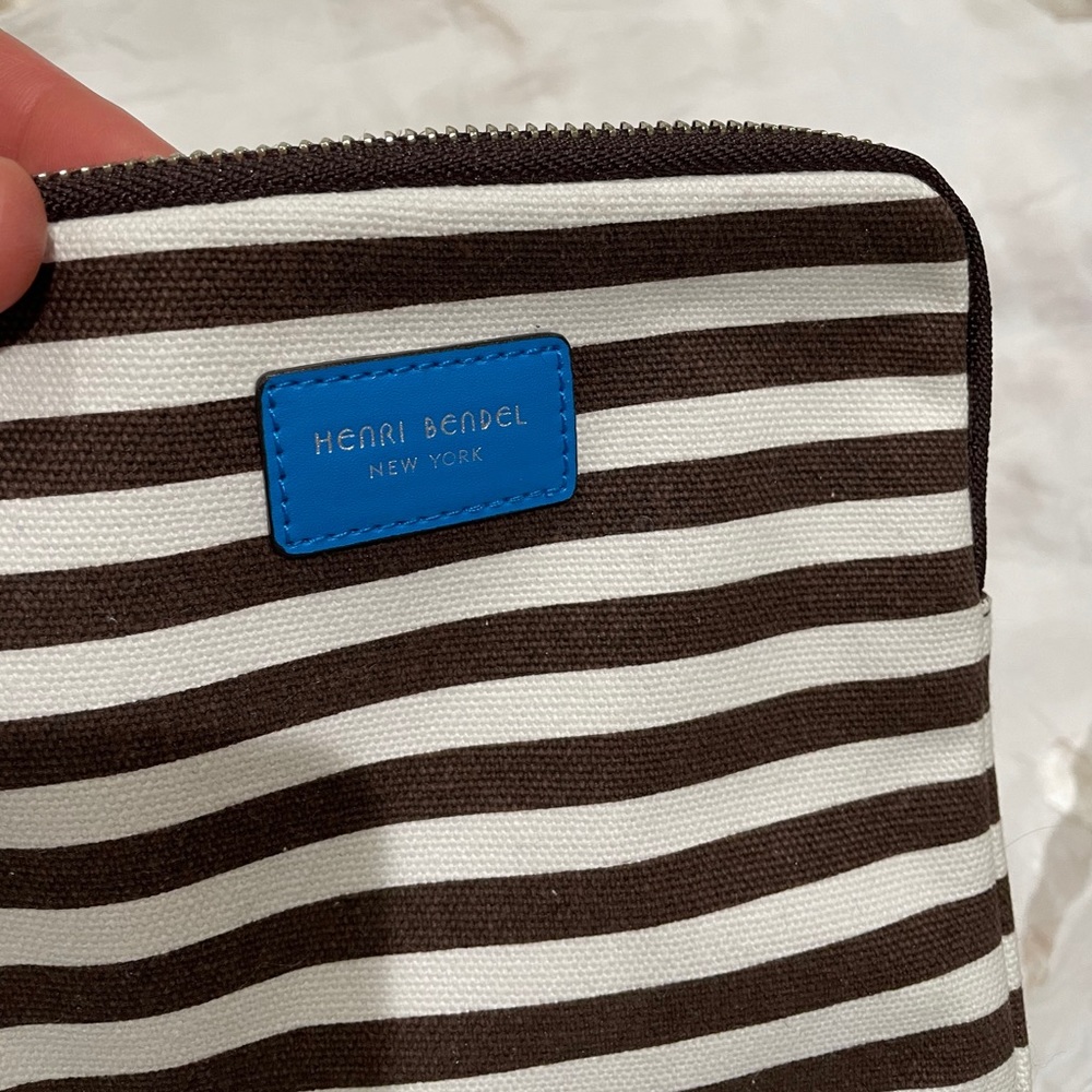 Henri bendel cosmetic case